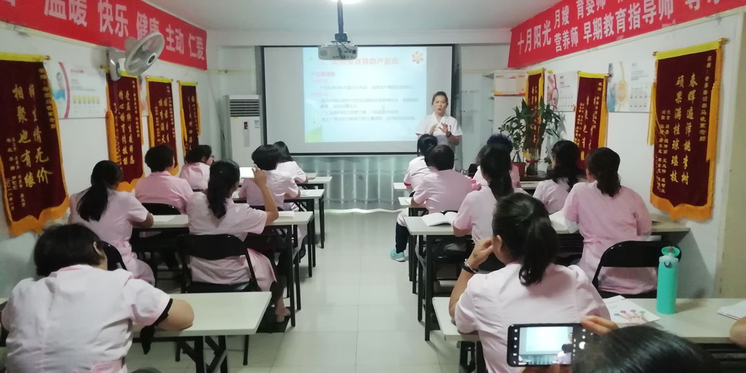十幾年豐富經(jīng)驗的講師親自授課，掌握月嫂培訓行業(yè)前沿技能