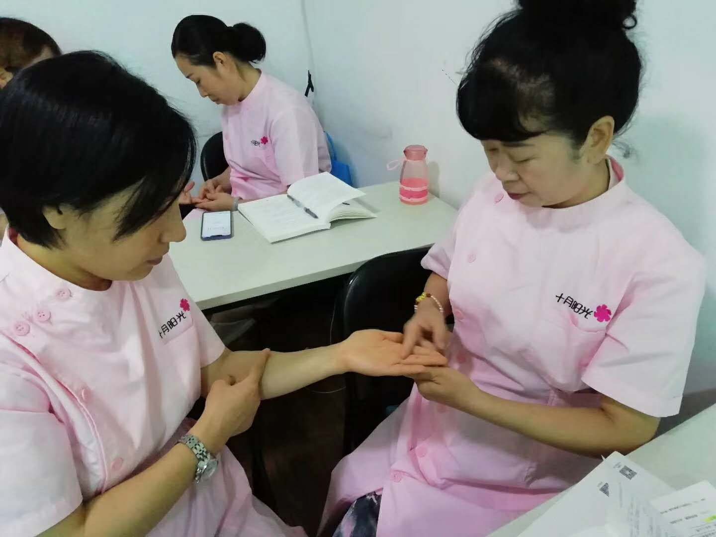 正規月嫂培訓班多少錢(qián) 亂收費的月嫂培訓機構解密