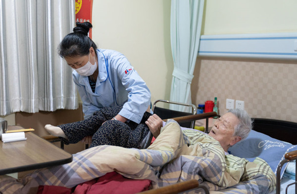 北京房山如何找照顧不能自理老人的保姆？需要注意什么？