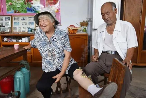 老人身邊有個(gè)孩子真的很重要，年齡大了很多事情是住家保姆替代不了的！