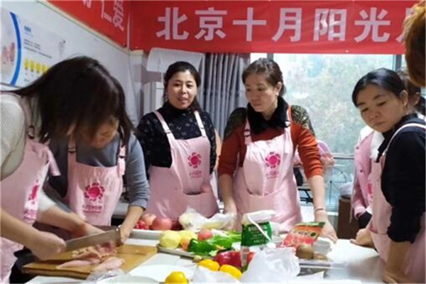 帶孩子育兒嫂做家務(wù)嗎？育兒嫂的主要工作是什么？