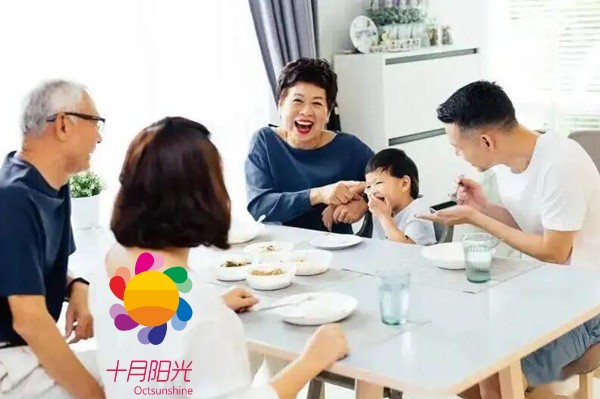 應不應該把家政阿姨當家人 - 看阿姨和雇主們怎么說(shuō)！