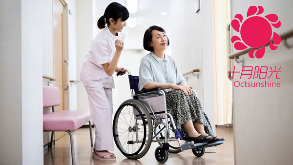 找照顧女老人的住家保姆去哪找好，多少錢(qián)？